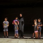 來自黎巴嫩南部，逃至貝魯特（Beirut）避難的什葉派婦女和她們的孩子。