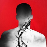 一個頭戴荊棘冠的男子剪影